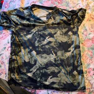 Camo Women’s Short Sleeve T-Shirt Size XL
